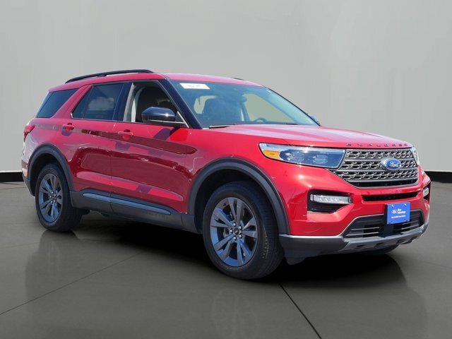 Certified 2024 Ford Explorer XLT w/ Equipment Group 202A AWD/4WD image 4