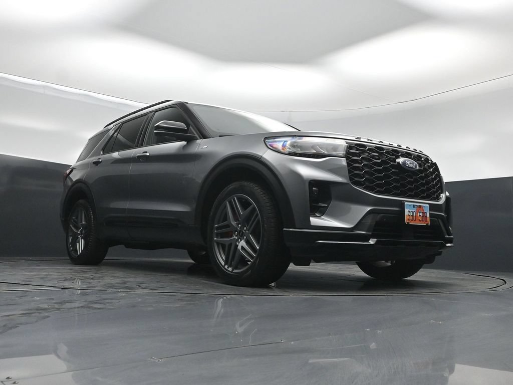 Certified 2025 Ford Explorer ST-Line w/ ST-Line Street Pack AWD/4WD image 44