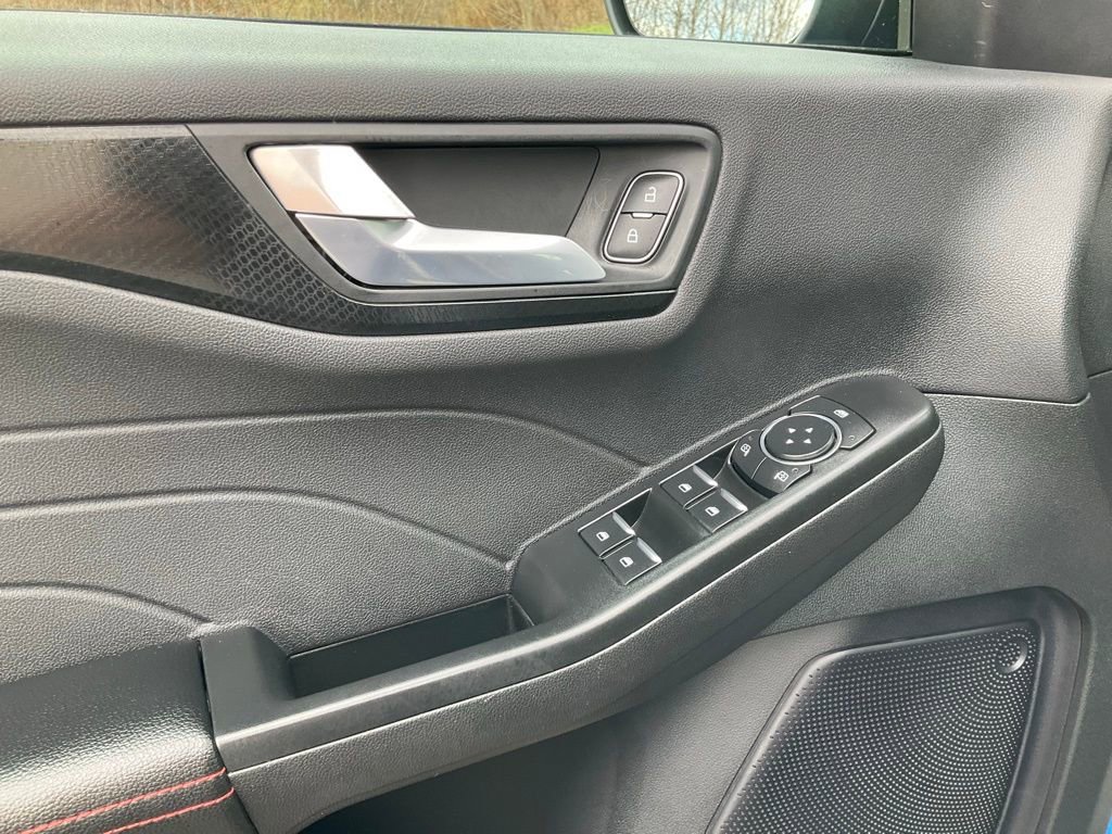 Certified 2022 Ford Escape SEL w/ SEL Stealth AWD Package image 17