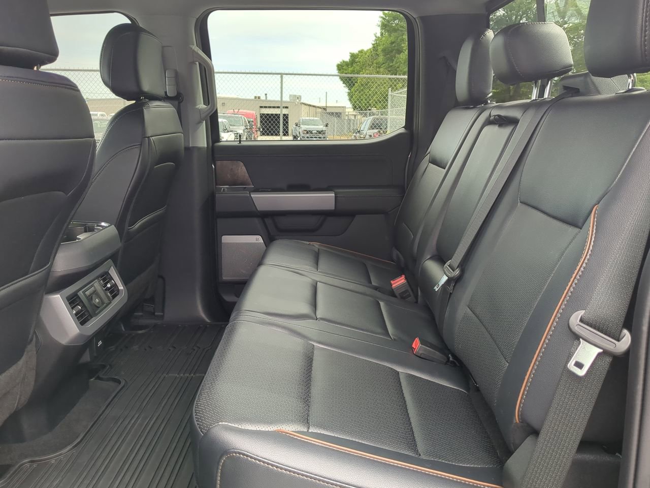 Certified 2025 Ford F450 Lariat w/ Lariat Ultimate Package AWD/4WD image 12