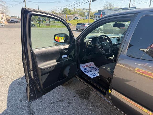 Used 2017 Toyota Tacoma TRD Off-Road w/ Tow Package image 10