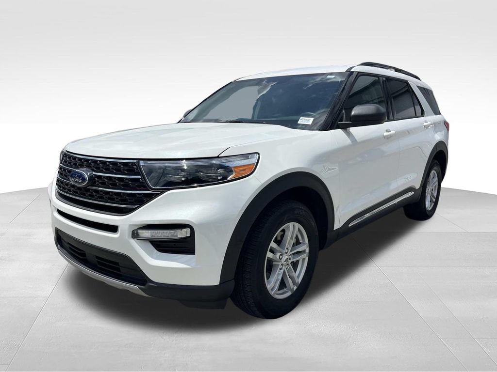 Certified 2024 Ford Explorer XLT w/ Equipment Group 202A AWD/4WD image 9