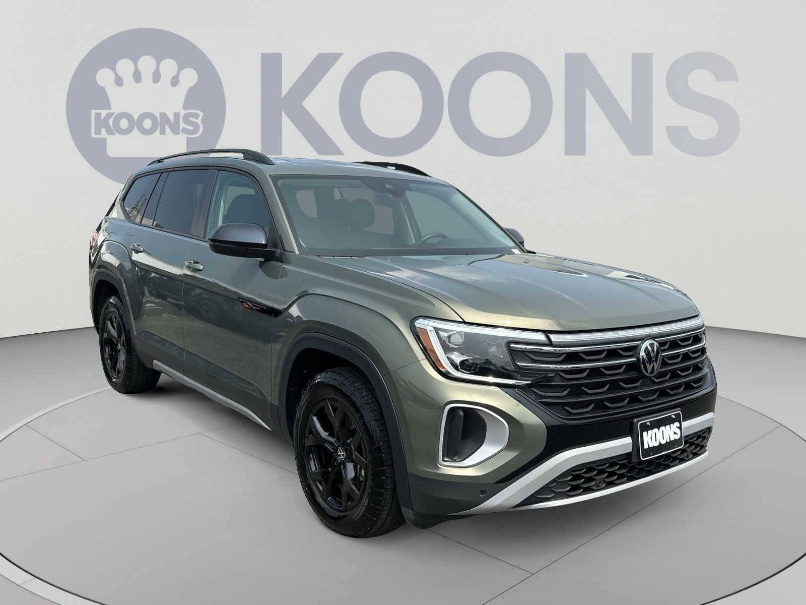 Used 2025 Volkswagen Atlas Peak Edition SE AWD/4WD image 2