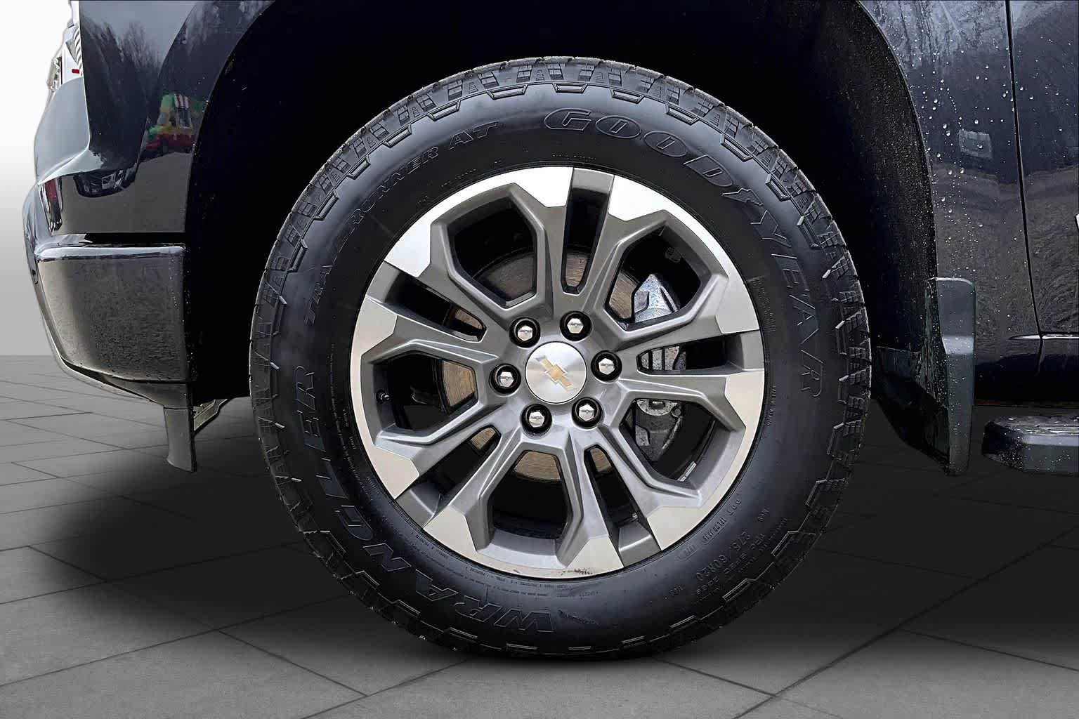 Used 2023 Chevrolet Silverado 1500 High Country w/ Z71 Off-Road Package AWD/4WD image 11