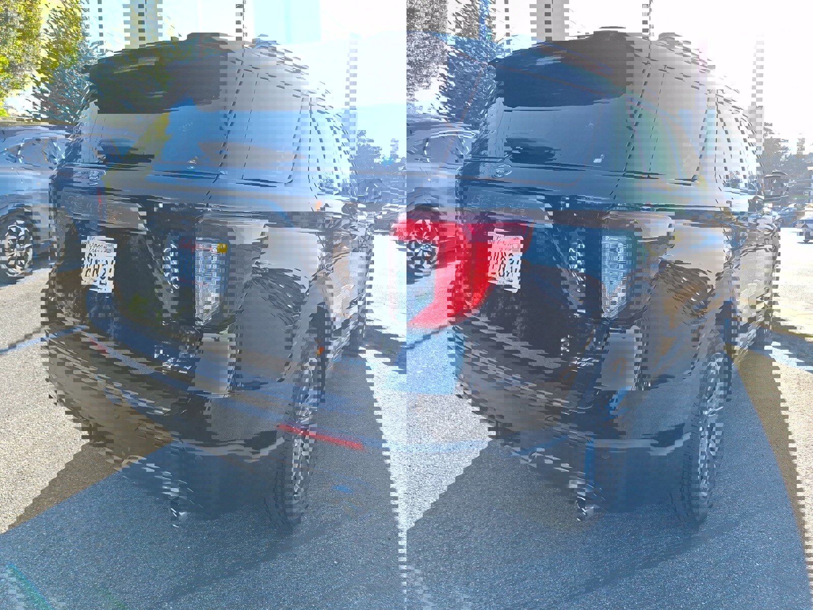 Certified 2022 Ford Explorer XLT w/ Equipment Group 202A image 5