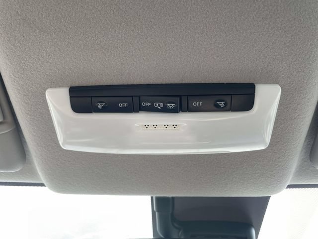 Used 2025 Nissan Versa SV FWD image 30