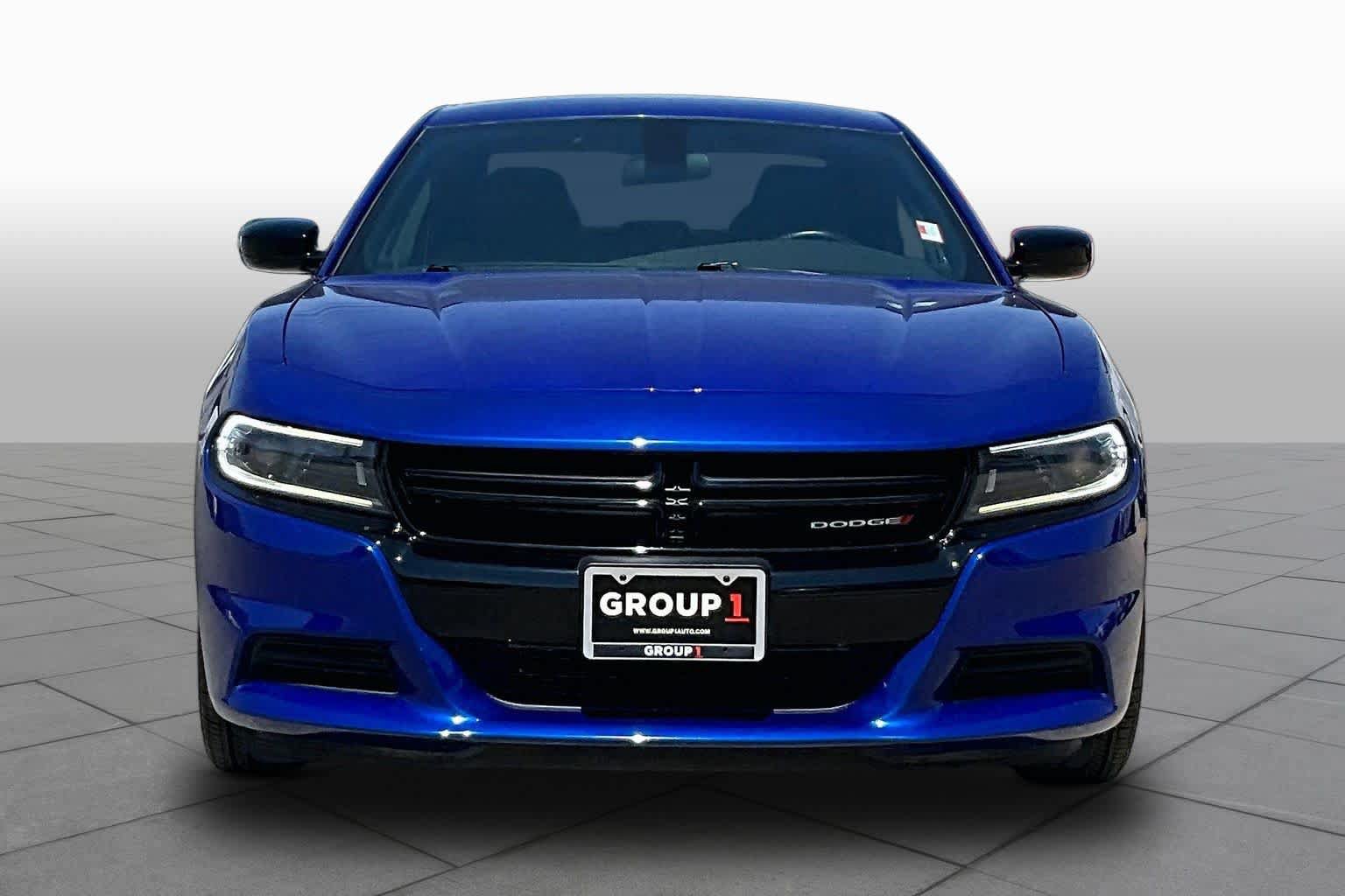 Used 2022 Dodge Charger SXT w/ Blacktop Package RWD image 4