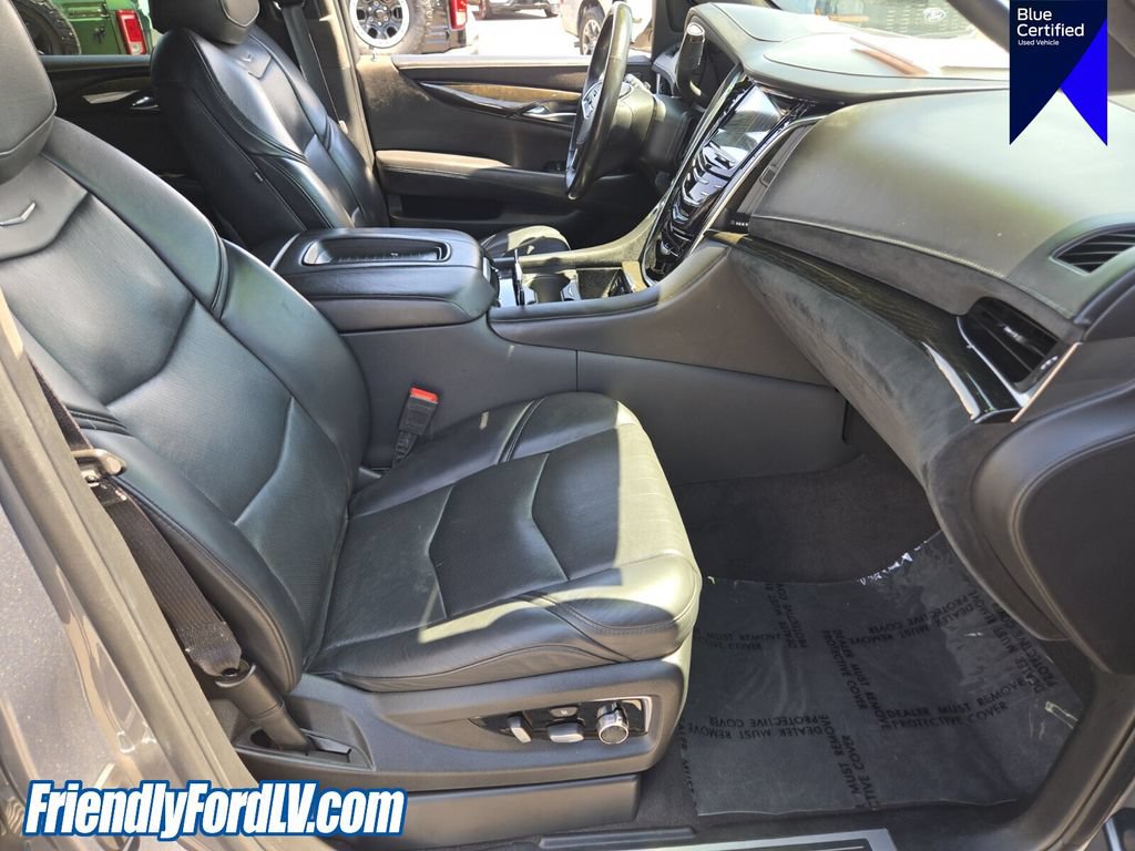 Used 2020 Cadillac Escalade ESV Platinum w/ Escalade Sport Edition AWD/4WD image 21
