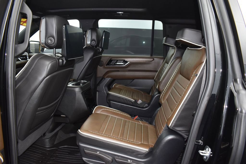 Used 2025 GMC Yukon XL Denali Ultimate AWD/4WD image 17