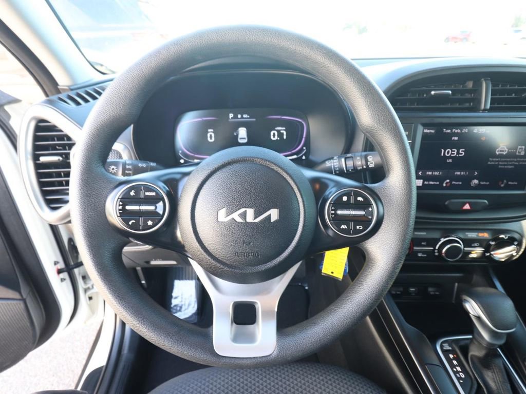 Used 2025 Kia Soul LX w/ LX Technology Package image 17