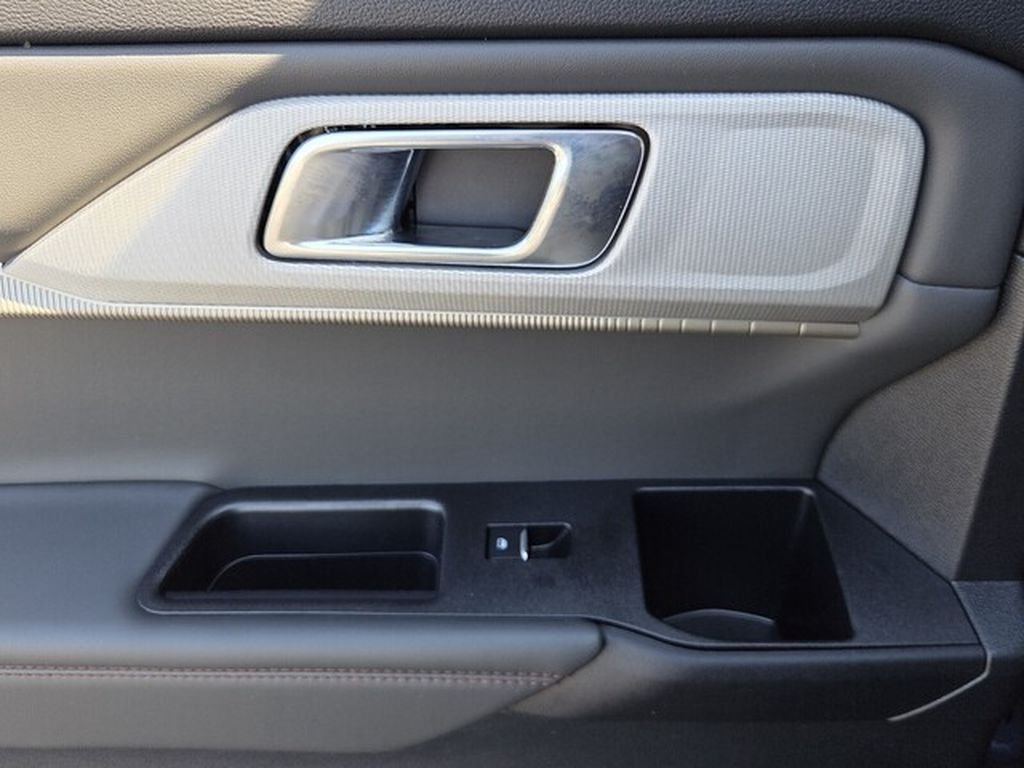 Certified 2026 Ford Explorer Active RWD image 12