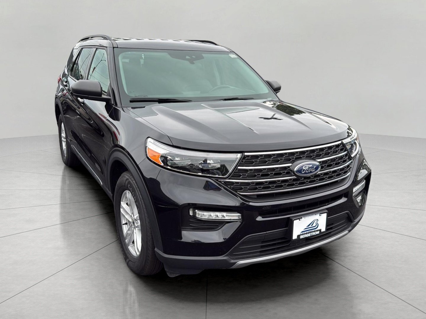Certified 2024 Ford Explorer XLT w/ Equipment Group 202A AWD/4WD image 13