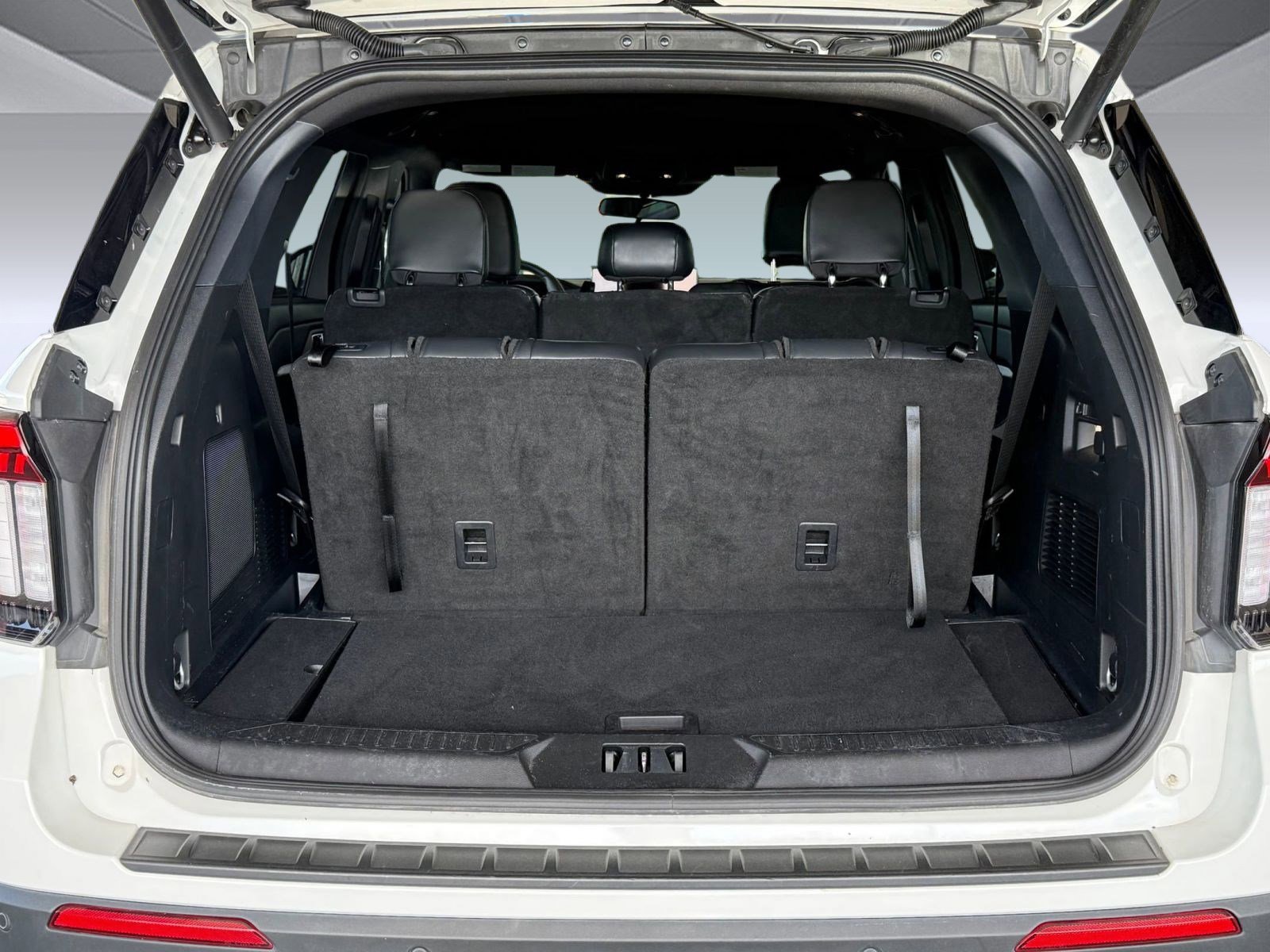 Certified 2025 Ford Explorer ST-Line w/ ST-Line Street Pack AWD/4WD image 31