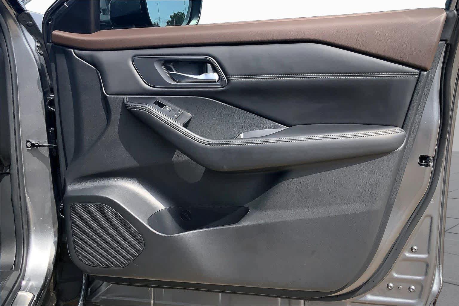 Used 2023 Nissan Rogue SL w/ SL Premium Package FWD image 23