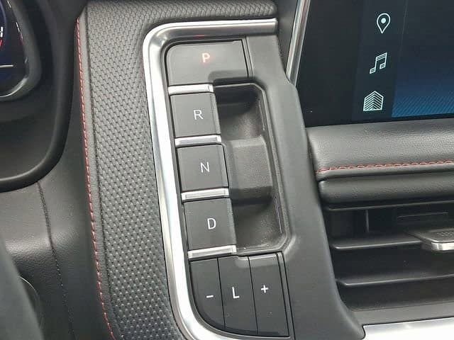 Used 2023 Chevrolet Suburban RST w/ Sport Performance Package image 17