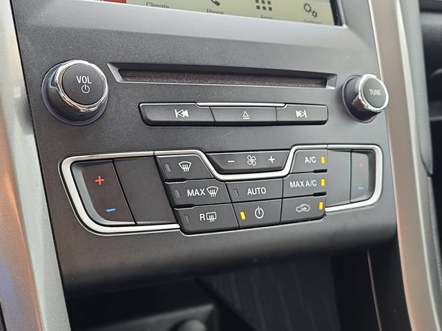 Certified 2018 Ford Fusion SE w/ Fusion SE Technology Package FWD image 20