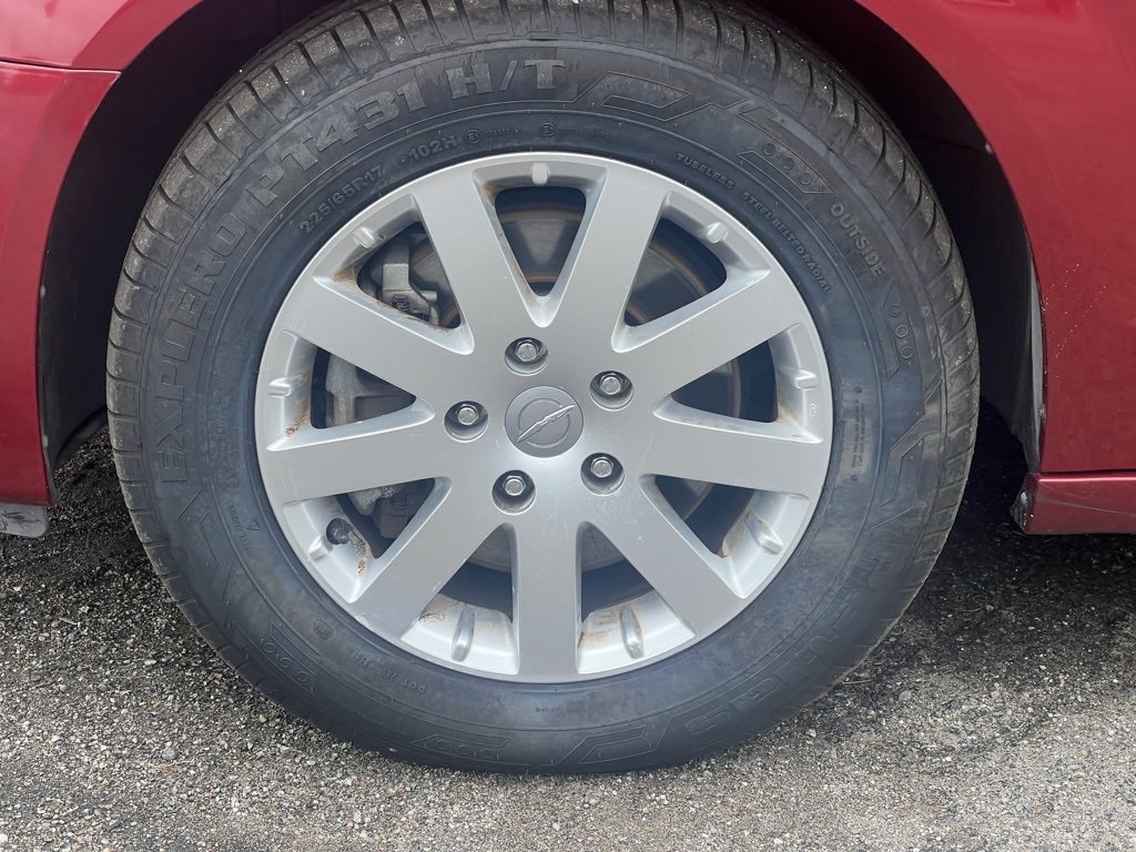 Used 2016 Chrysler Town & Country Touring image 9