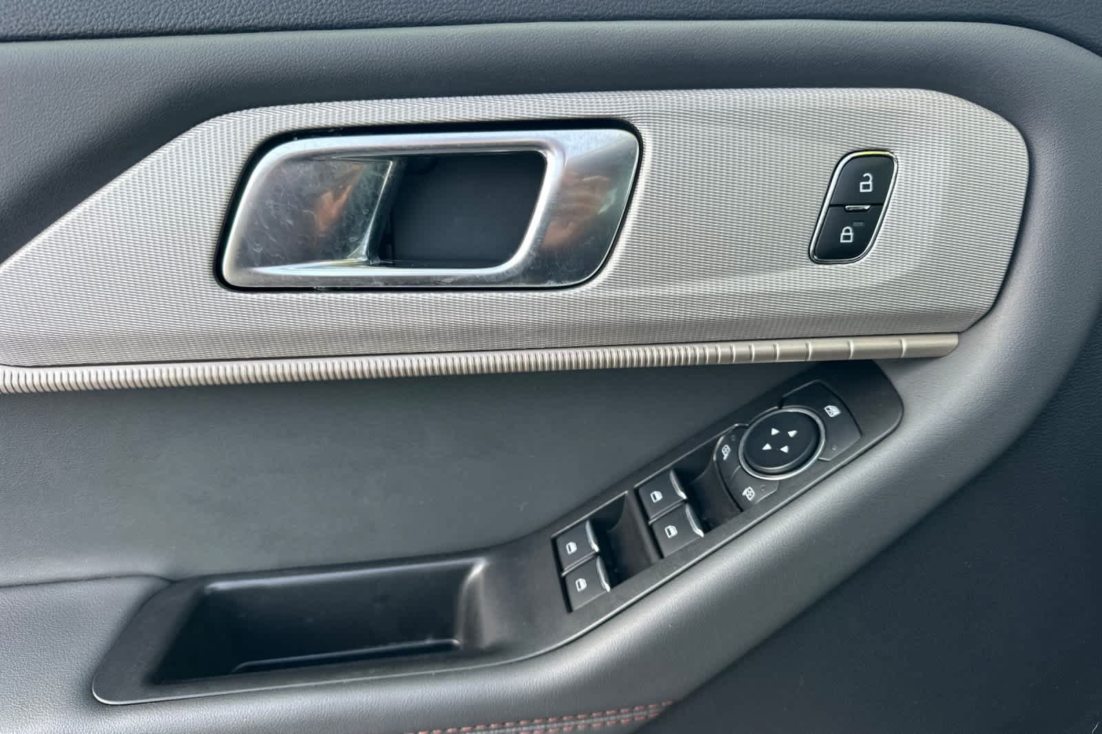Certified 2025 Ford Explorer Active RWD image 13