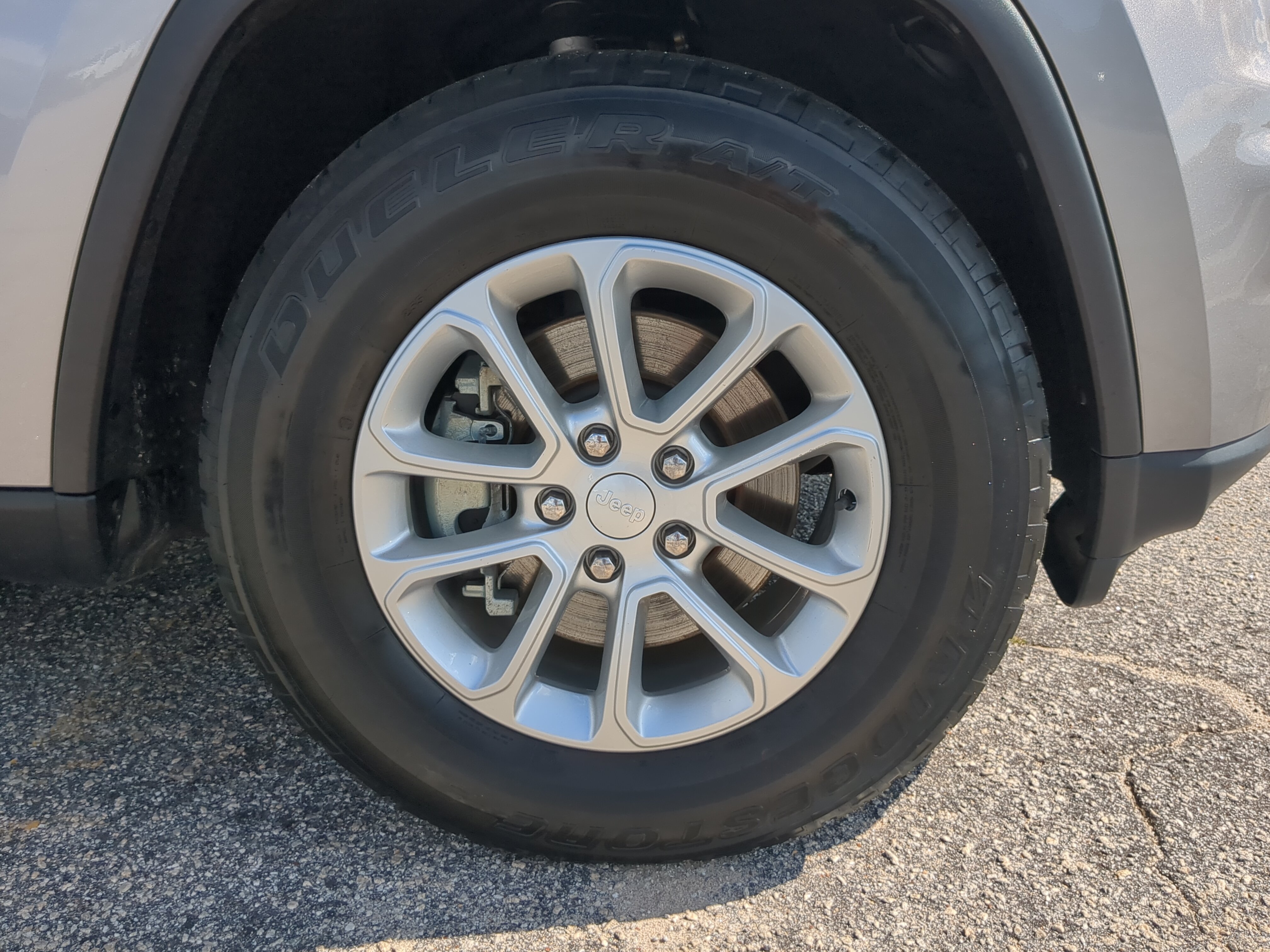 Used 2021 Jeep Grand Cherokee Laredo RWD image 9