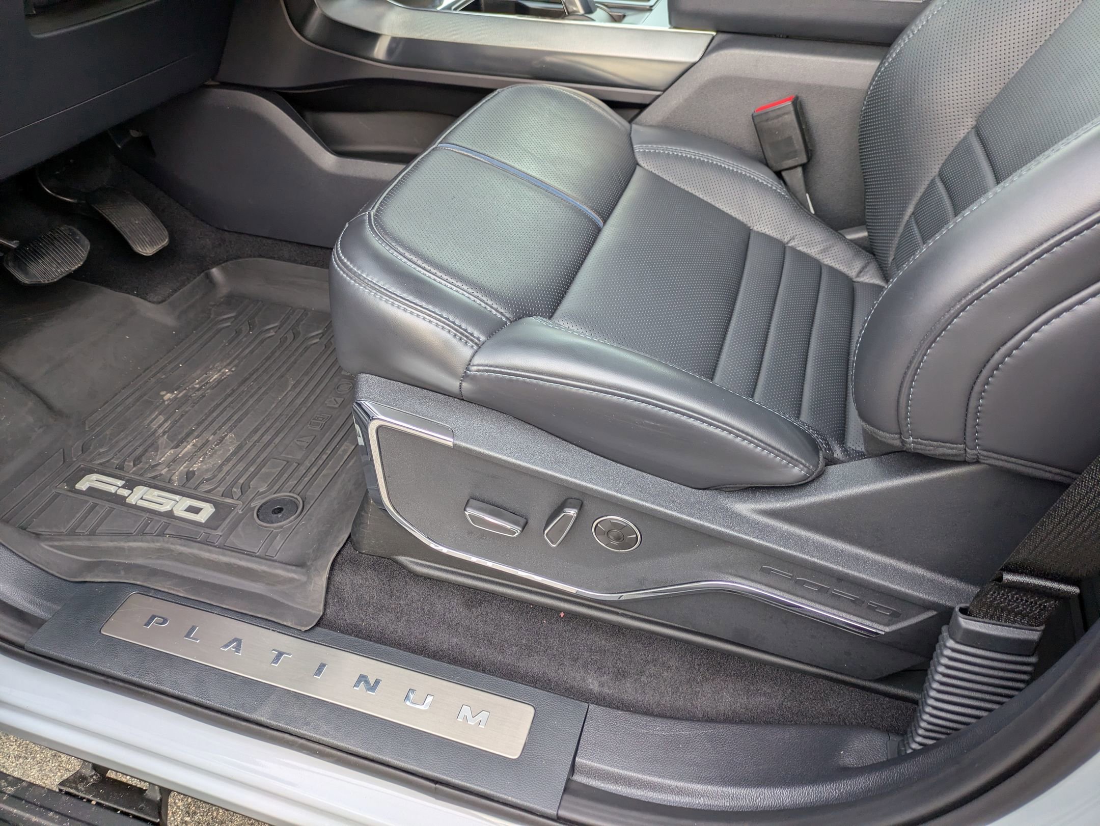 Certified 2025 Ford F150 Platinum w/ Equipment Group 702A High image 16