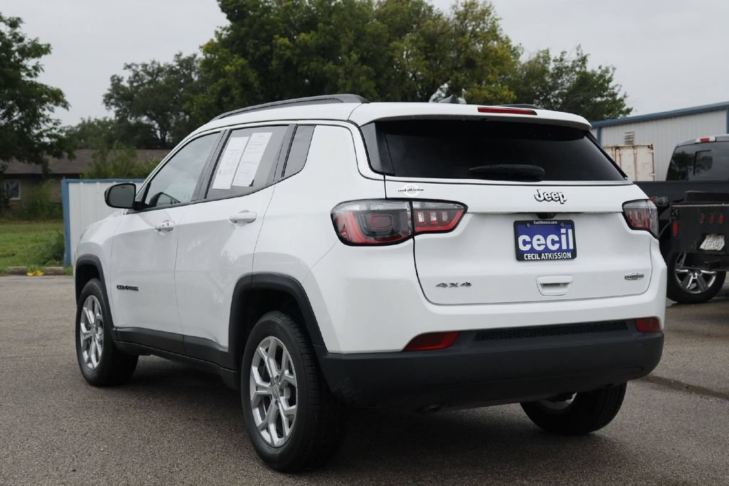 Used 2024 Jeep Compass Latitude AWD/4WD image 31