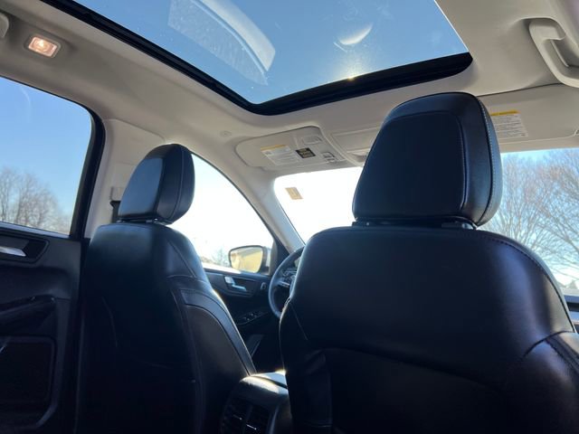 Certified 2022 Ford Escape Titanium image 33