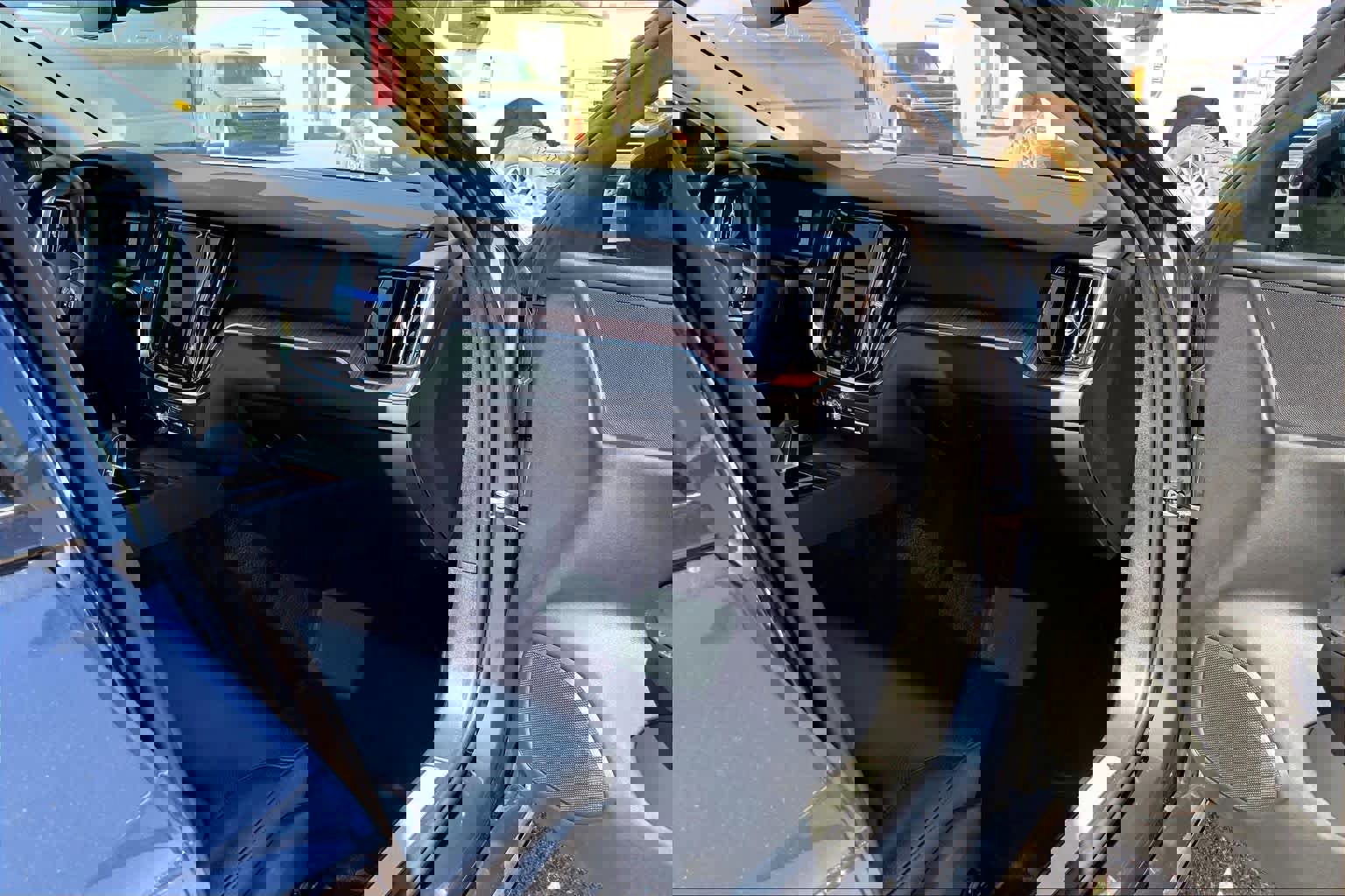 Used 2023 Volvo S60 B5 Plus image 19