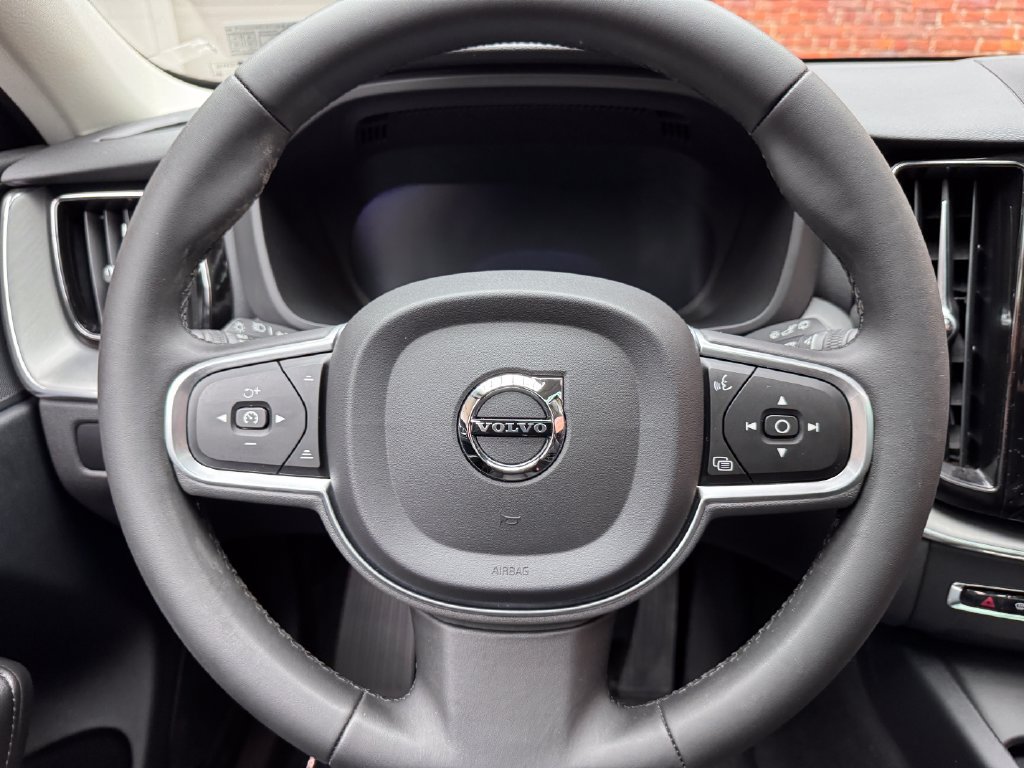 Used 2023 Volvo XC60 B5 Core w/ Climate Package AWD/4WD image 14