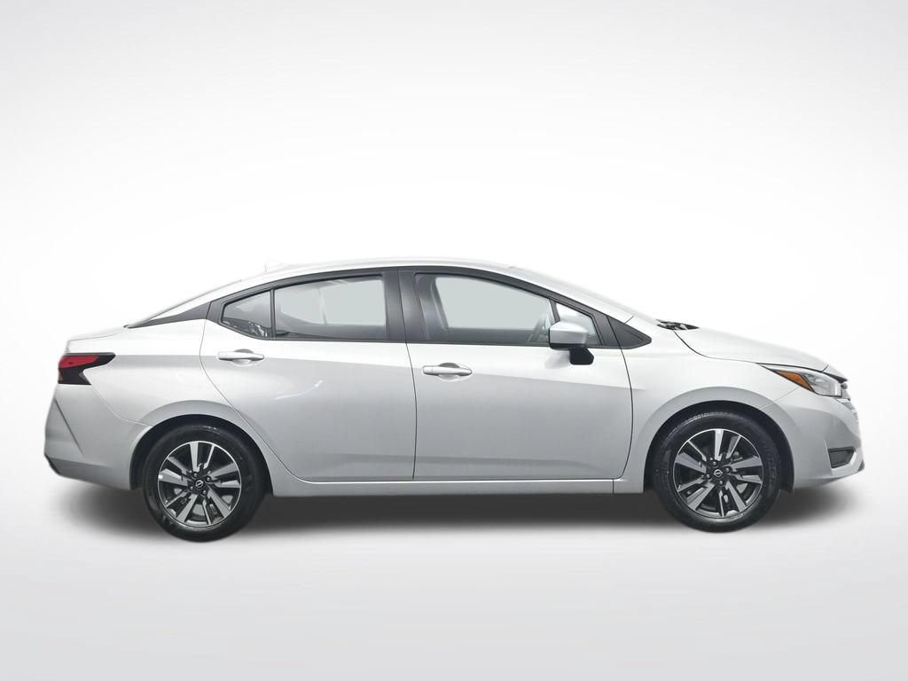 Used 2025 Nissan Versa SV FWD image 4