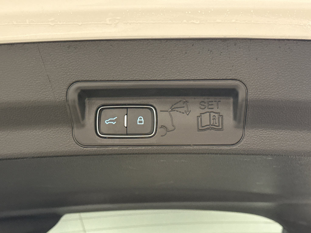 Certified 2022 Ford Explorer XLT w/ Equipment Group 202A image 35