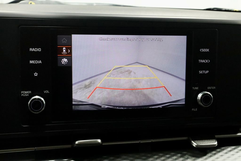 Used 2024 Kia Carnival LX image 9