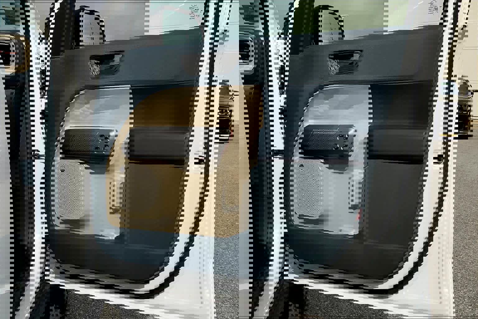 Certified 2025 Ford Maverick Lariat w/ 4K Tow Package image 22