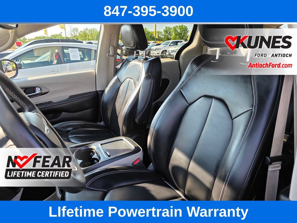 Used 2023 Chrysler Pacifica Touring-L FWD image 13