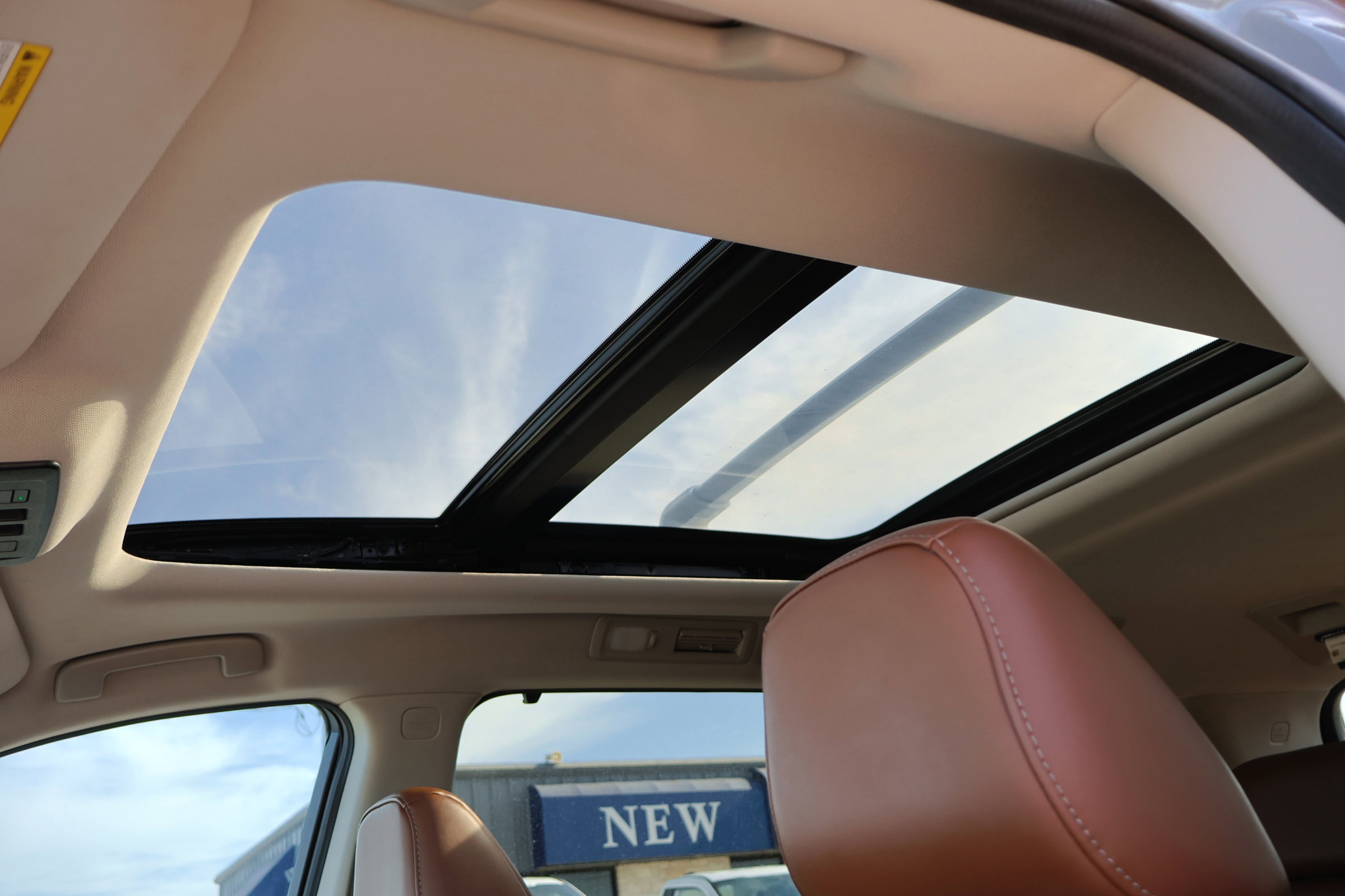 Used 2022 Nissan Pathfinder Platinum w/ Cargo Package image 17