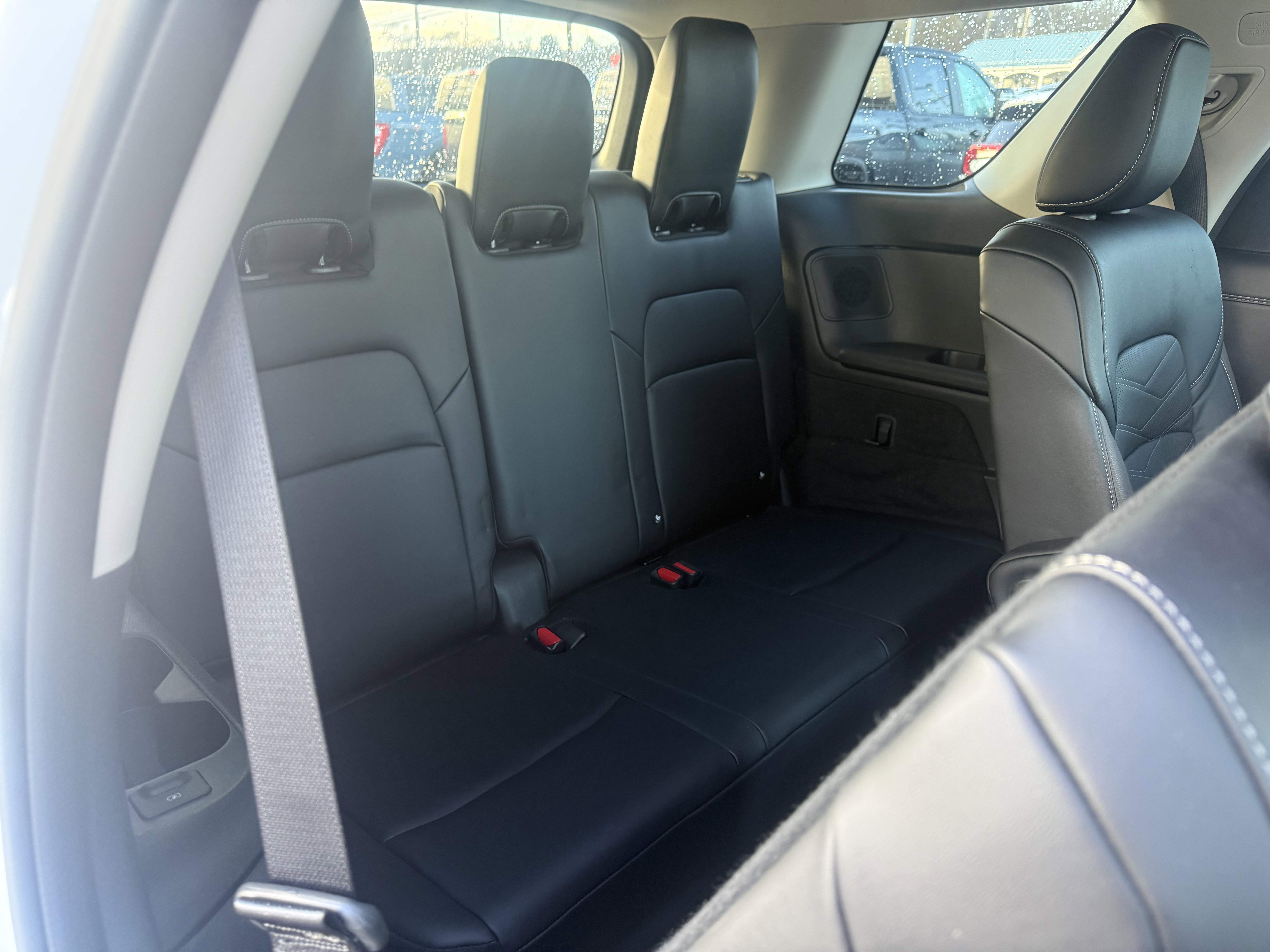 Used 2024 Nissan Pathfinder Platinum image 11