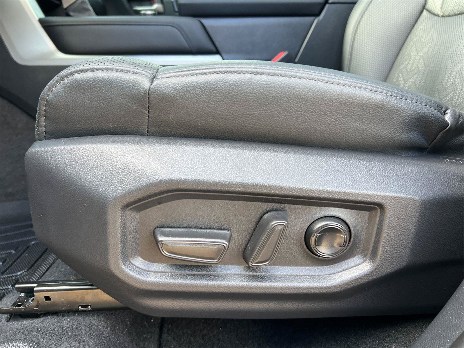 Used 2023 Toyota Tundra Limited w/ Power Package RWD image 13