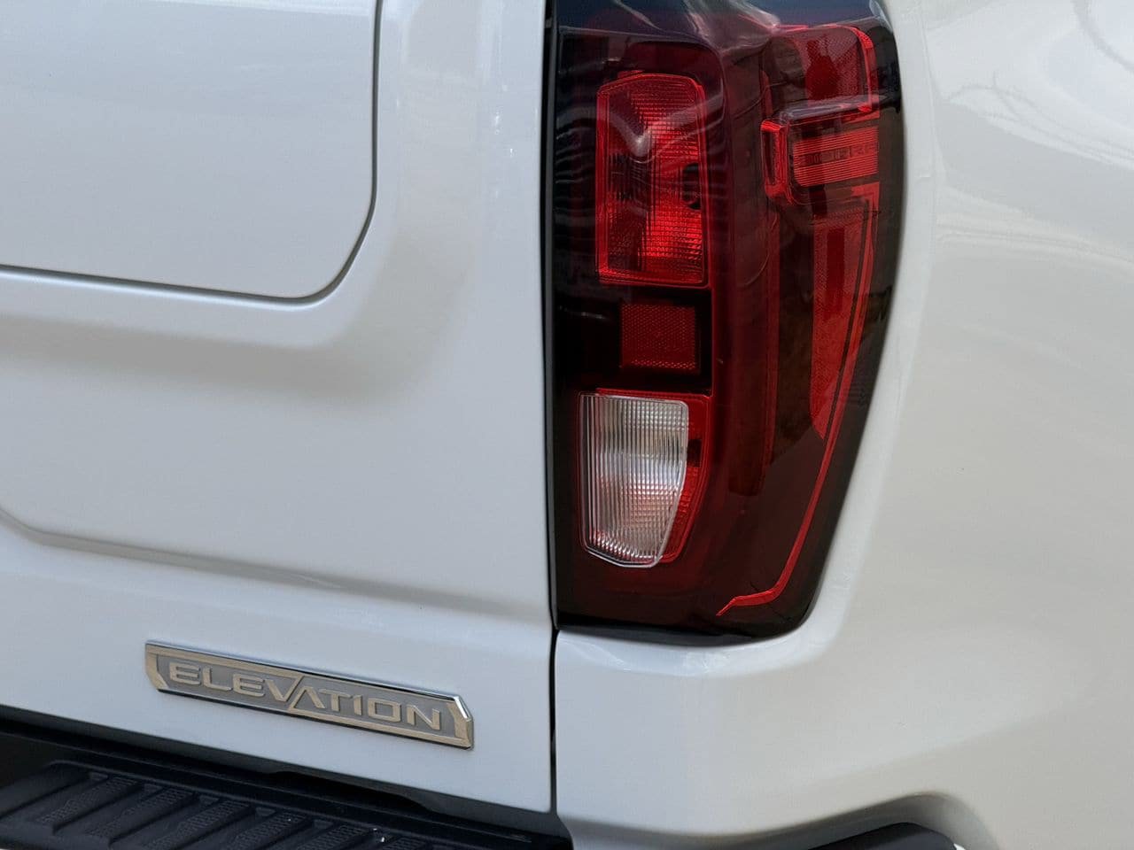 Used 2024 GMC Sierra 1500 Elevation w/ Elevation Premium Package AWD/4WD image 7