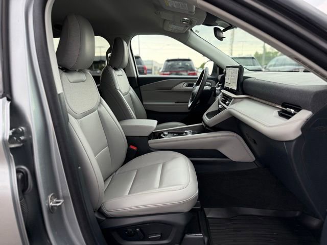 Certified 2025 Ford Explorer Active w/ Active Comfort Package AWD/4WD image 17