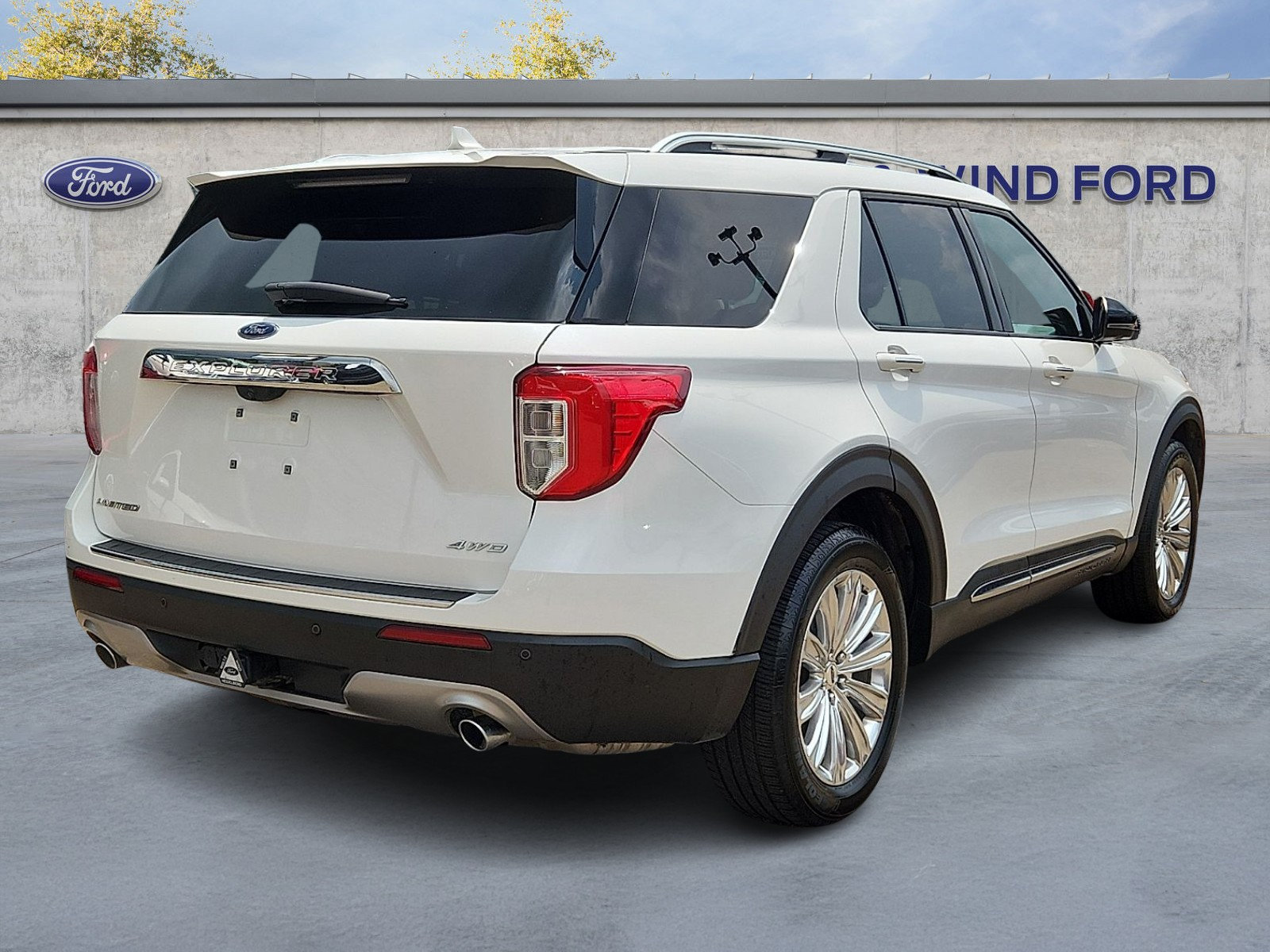 Certified 2021 Ford Explorer Limited w/ Equipment Group 301A AWD/4WD image 6