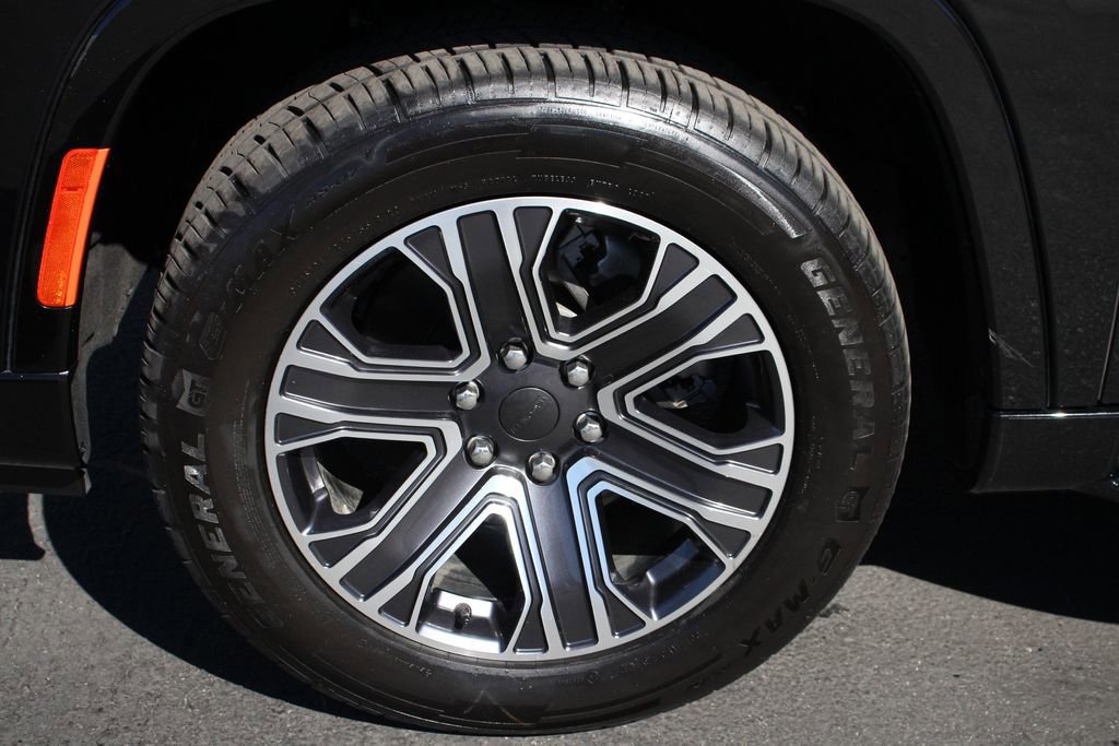 Used 2024 Jeep Wagoneer L Series II image 14