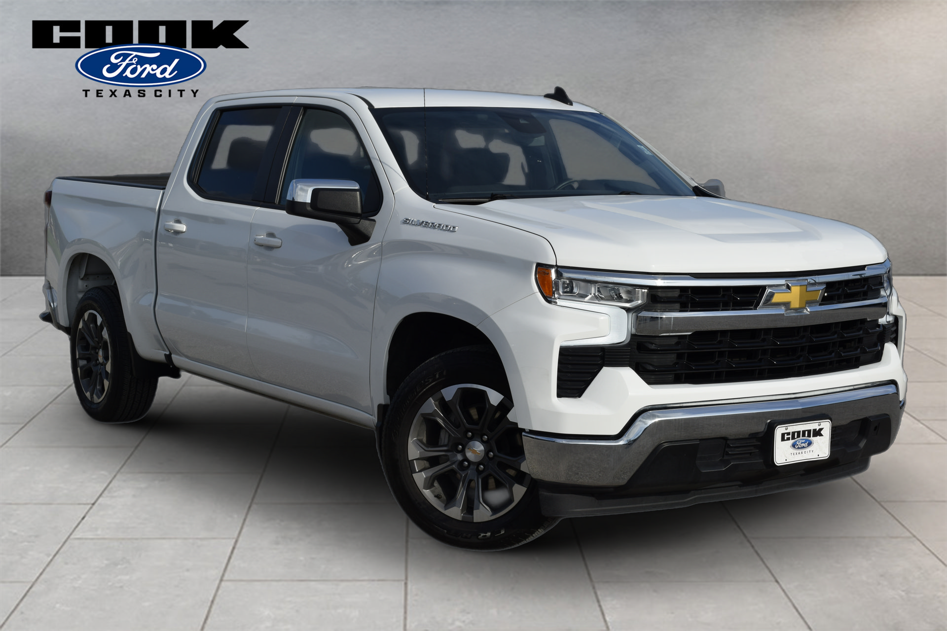 Used 2024 Chevrolet Silverado 1500 LT w/ Convenience Package II RWD image 2