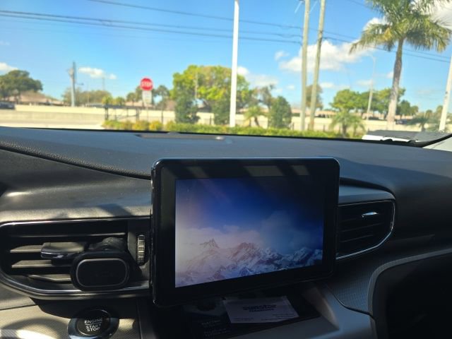 Certified 2022 Ford Explorer XLT w/ Equipment Group 202A image 10