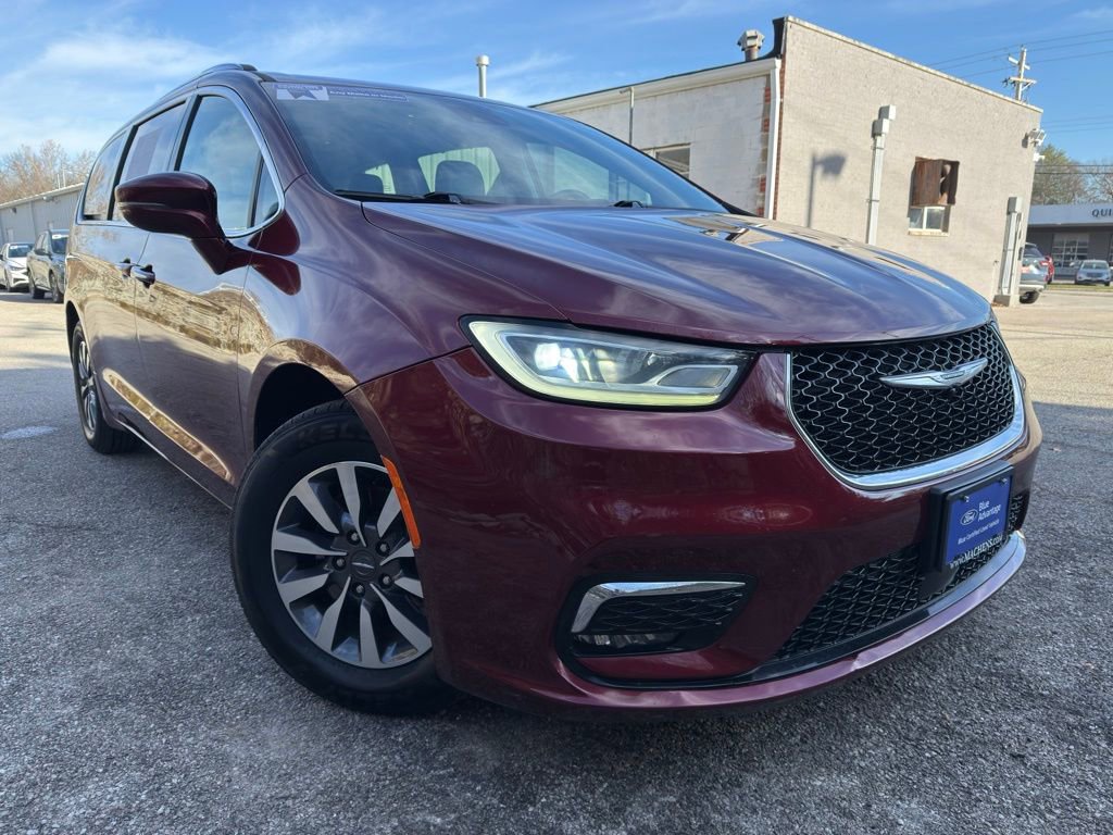 Used 2021 Chrysler Pacifica Touring-L image 1