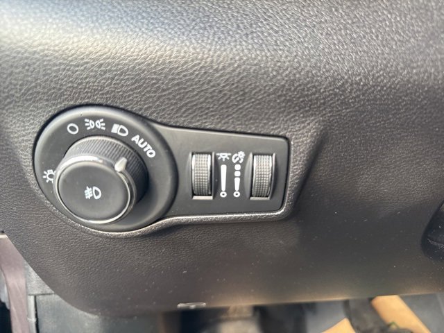 Used 2024 Jeep Compass Latitude image 17