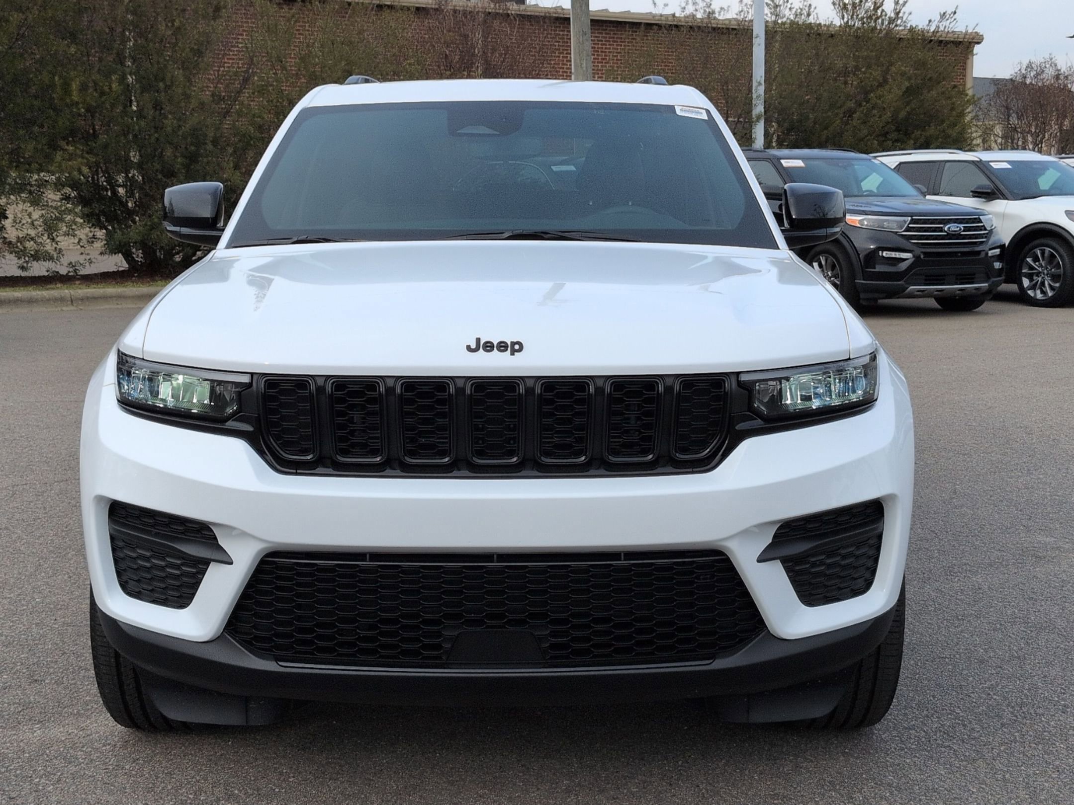 Used 2024 Jeep Grand Cherokee Altitude image 9