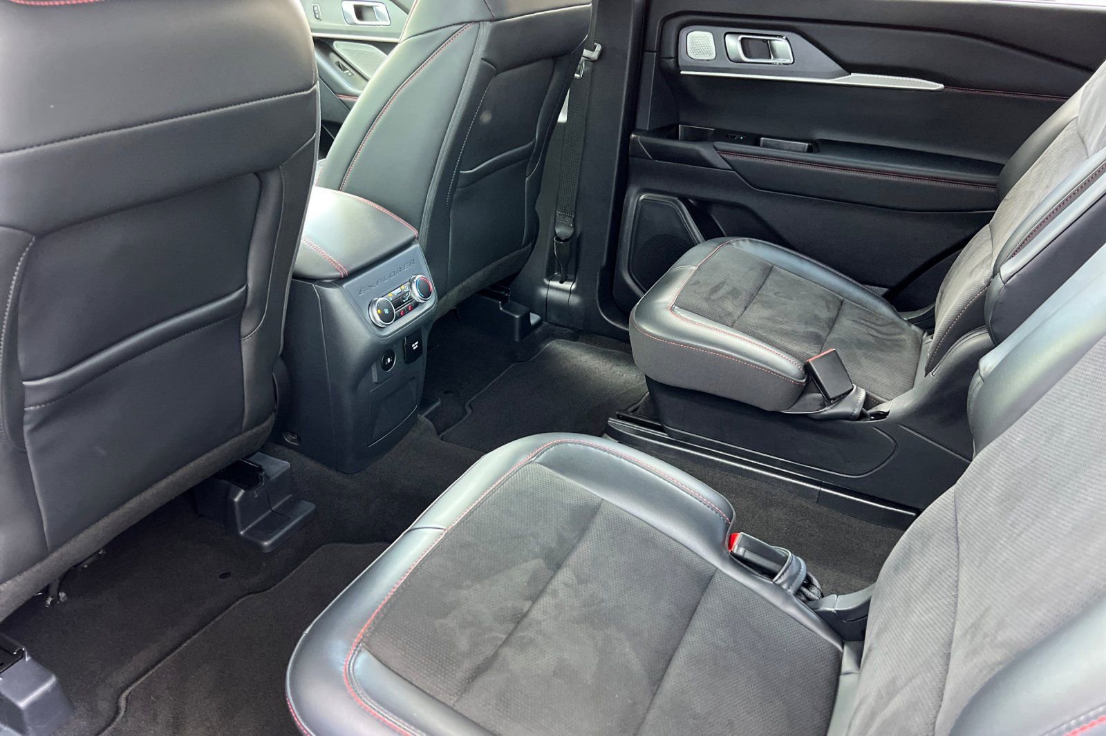 Certified 2025 Ford Explorer ST AWD/4WD image 4