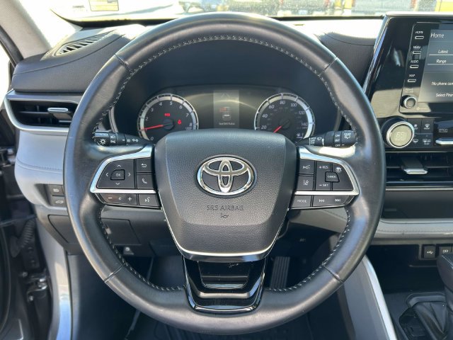 Used 2021 Toyota Highlander LE FWD image 18