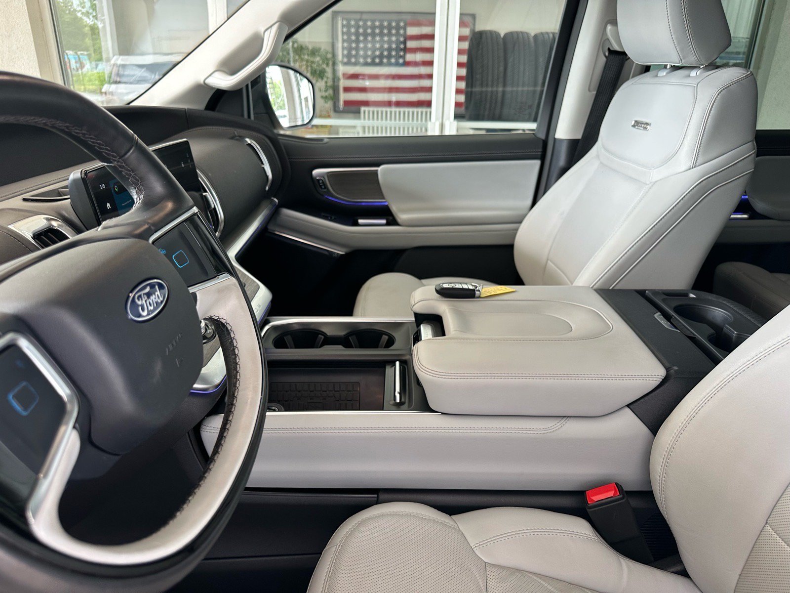 Certified 2025 Ford Expedition Max Platinum w/ Driver's Package AWD/4WD image 20
