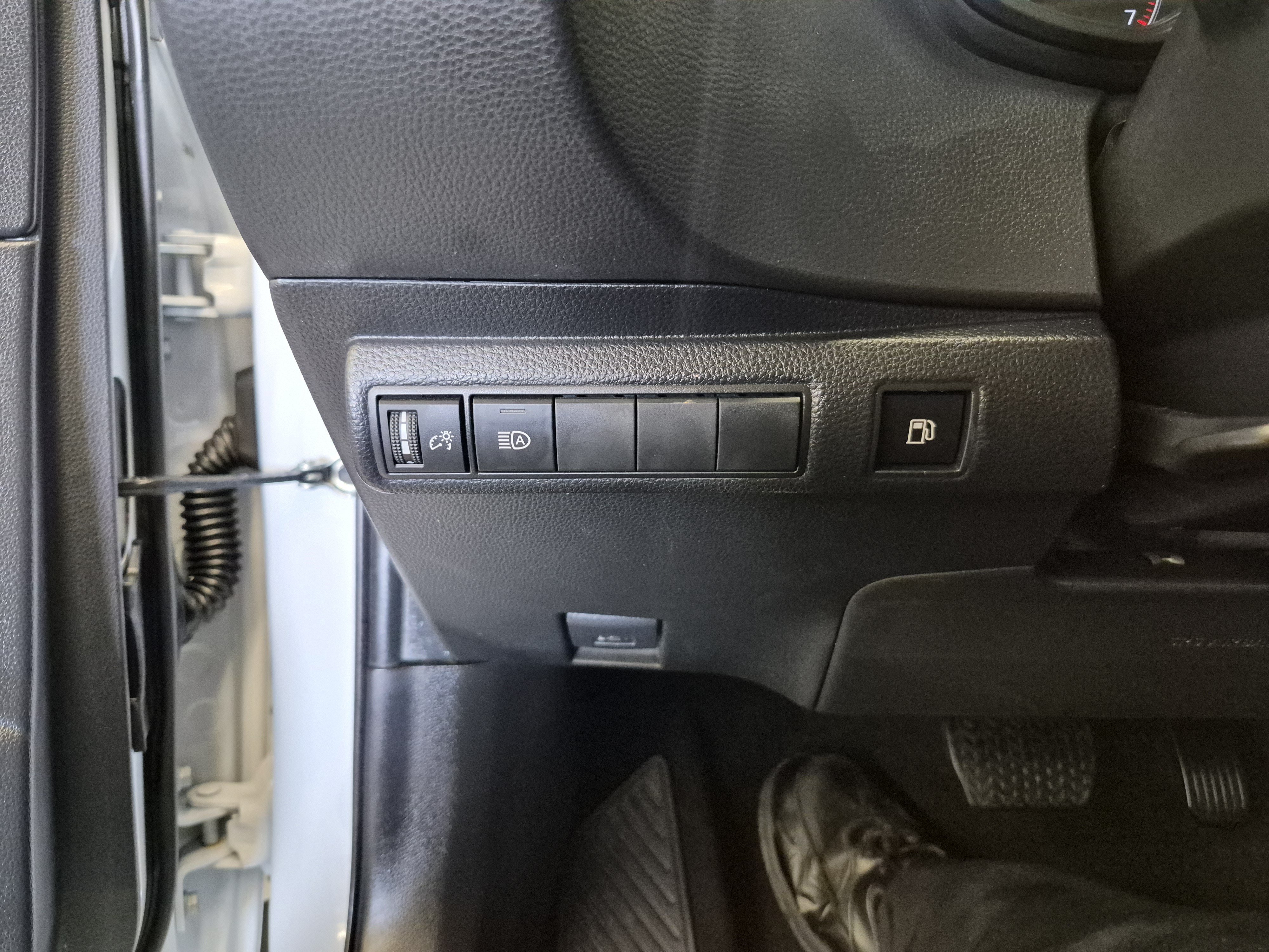 Used 2025 Toyota Corolla LE FWD image 18