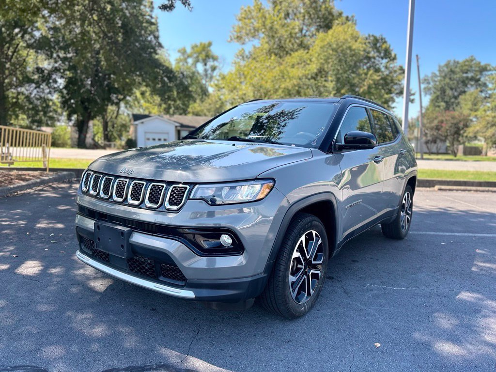Used 2023 Jeep Compass Limited AWD/4WD image 3